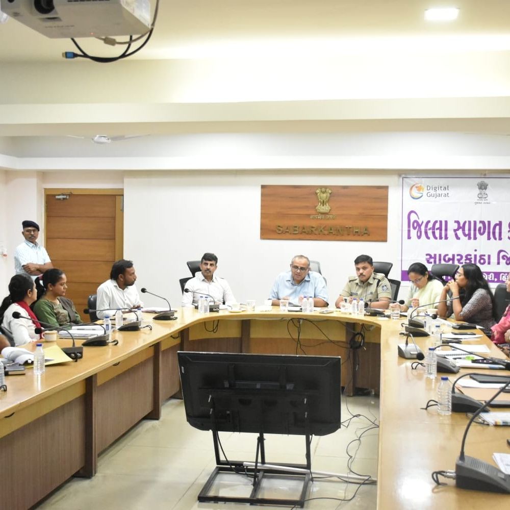 સાબરકાંઠા જિલ્લા સ્વાગત કાર્યક્રમમાં 52 પ્રશ્નો રજૂ કરાયા:કલેક્ટરે અરજદારોની રજૂઆતો સાંભળી, અધિકારીઓને ત્વરિત ઉકેલ લાવવા સૂચના આપી