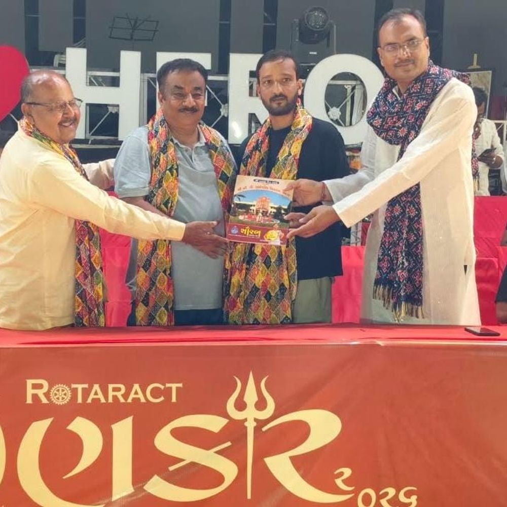 મારી સોસાયટી મારી નવરાત્રિ:પાટણની બી.ડી. સાર્વજનિક વિદ્યાલયમાં નવરાત્રી મહોત્સવ યોજાયો, ધોરણ 9 થી 12 ના વિદ્યાર્થીઓ અને સ્ટાફે ગરબા રમ્યા, ત્રણને ઇનામ મળ્યા