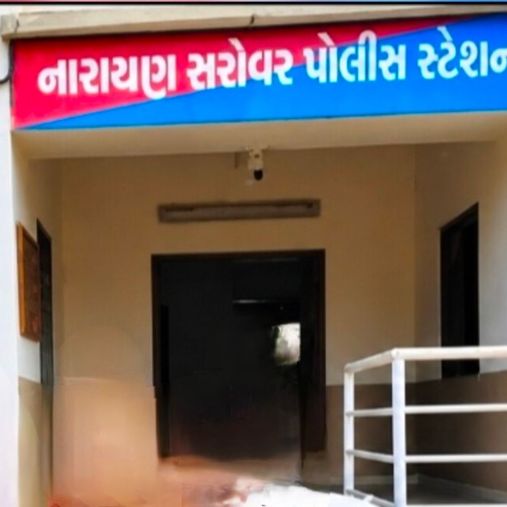કચ્છમાં ચાર્જિંગમાં મૂકેલા મોબાઈલમાં બ્લાસ્ટ થતાં શિક્ષકનું મોત:મૂળ ખેડાના અને લખપતના પીપરમાં નોકરી કરતાં 35 વર્ષીય યુવાને ભુજમાં સારવારમાં દમ તોડ્યો