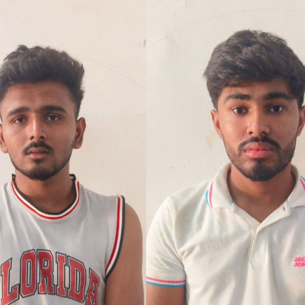મોબાઈલ હેક કરી છેતરપિંડી આચરનાર બે સાયબર ઠગ ઝડપાયા:મહિલાનો સ્માર્ટફોન હેક કરી 1.50 લાખ રૂપિયા ટ્રાન્સફર કરી લેનાર ઠગટોળીના બે આરોપીઓને અમદાવાદથી ઝડપી પાડતી સી-ડિવિઝન પોલીસ