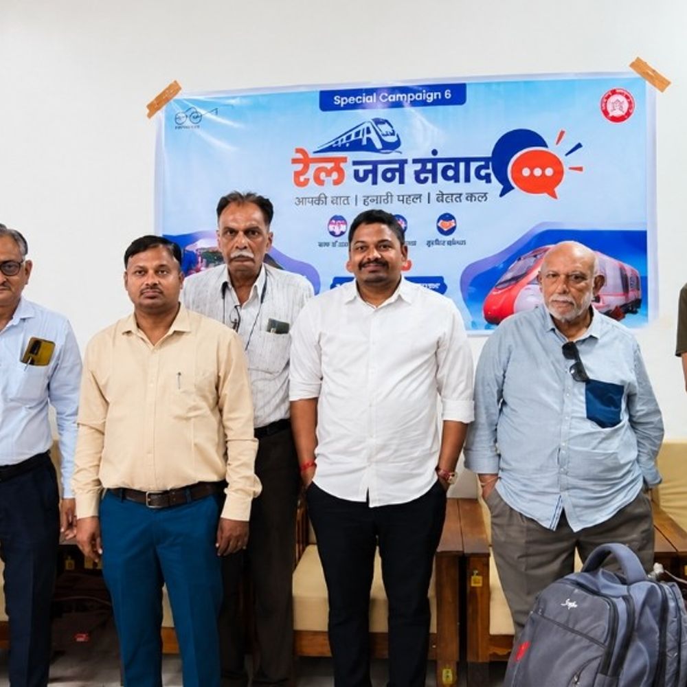 સુરેન્દ્રનગર સહિતનાં 53 રેલવે સ્ટેશનો પર ‘રેલ જન સંવાદ’ યોજાયો:રાજકોટ DRM ગિરિરાજ કુમાર મીનાએ મુસાફરો સાથે સંવાદ સાધી સ્વચ્છતા અને સુવિધાઓ અંગે ફીડબેક મેળવ્યો