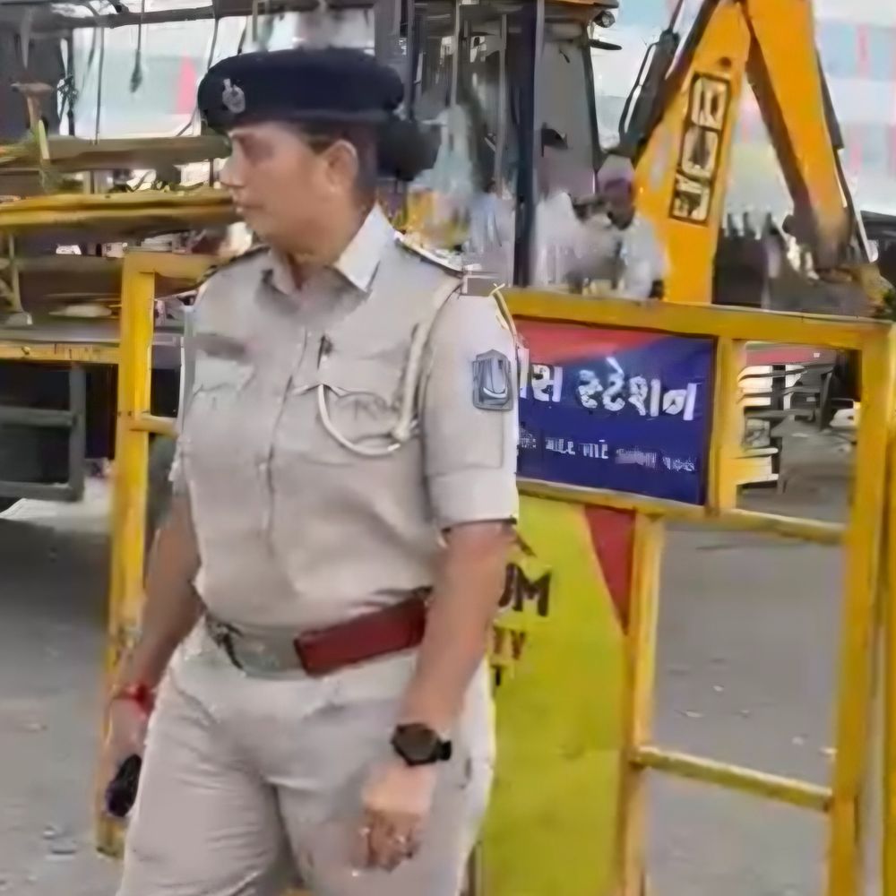 એક વર્ષમાં અમદાવાદને ટ્રાફિક સિગ્નલ ફ્રી બનાવવાનો પોલીસનો લક્ષ્યાંક:કેપસ્યુલ ફોર્મ્યુલાથી 24થી વધુ કટ બંધ કરાયા, બે લાખ વાહનોની અવરજવર વાળો નારોલ સર્કલ કટ બંધ કર્યો