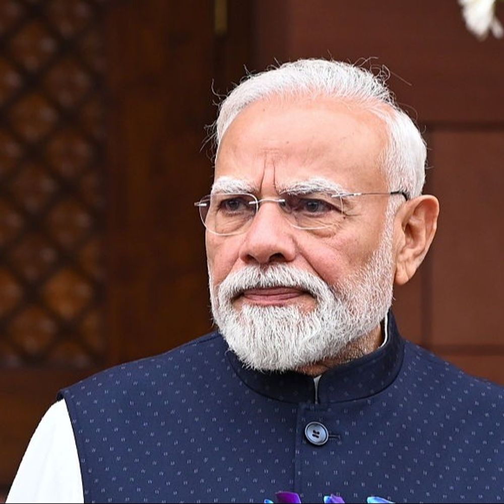 PM મોદીએ સ્વામી ચિન્મયાનંદના હોલોગ્રામ સાથે વાત કરી:'ચિન્મય અમૃત મહોત્સવ'ના સમાપન કાર્યક્રમમાં PMનું સંબોધન, સંસ્થાના 75 વર્ષ પૂર્ણ, દુનિયાભરમાં 350થી વધુ કેન્દ્રો