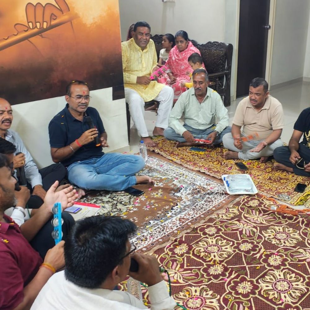 મહેશ્વરી સમાજે શરદ પૂનમ નિમિત્તે ભજન કીર્તનનું આયોજન કરાયુ:ગોવિંદ શારડાના નિવાસસ્થાને કર્ણાવતી એપાર્ટમેન્ટ, નારોલ, અમદાવાદમાં