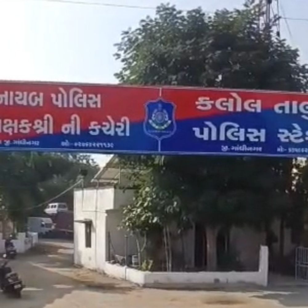 કલોલના ઓળા ગામમાં યુવક પર લોખંડના પાઇપથી હુમલો:બાઇક અથડાવા બાબતે લોહીલુહાણ કરી દીધો, બે સામે ગુનો દાખલ
