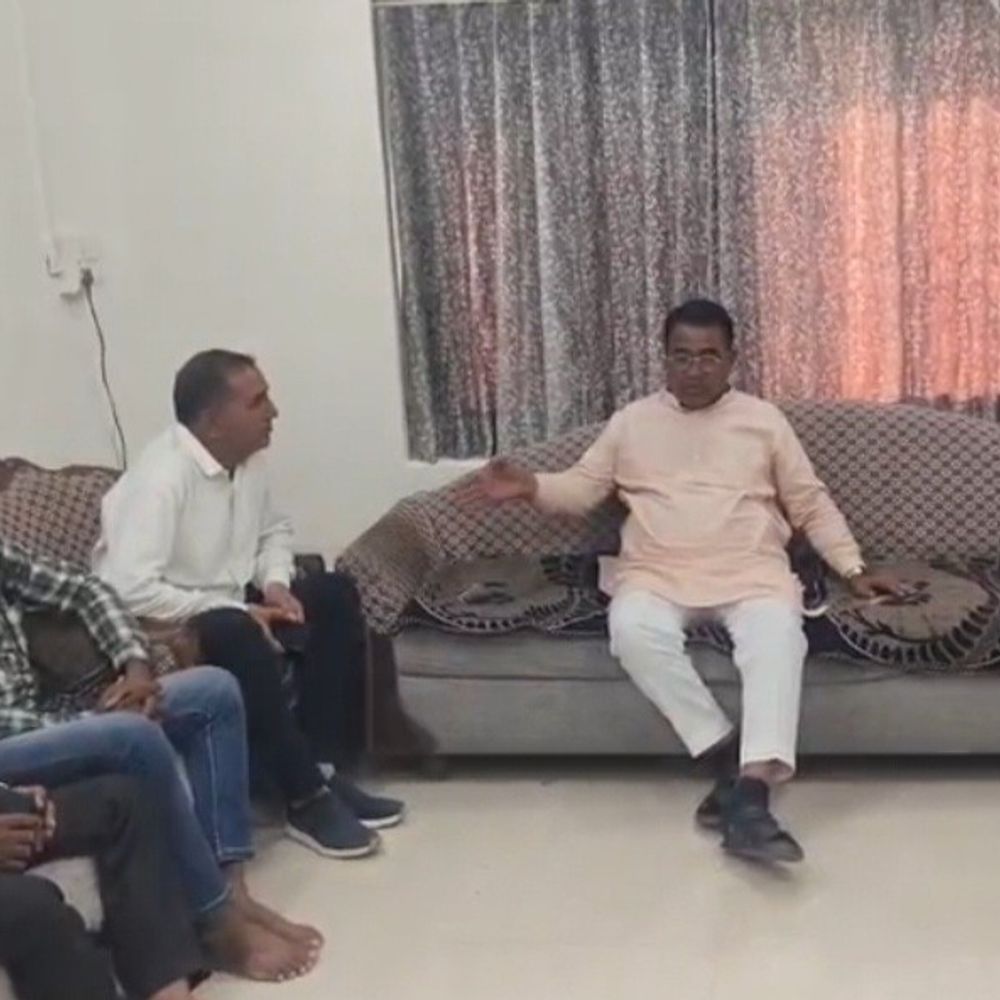 પાટડી સર્કિટ હાઉસ ખાતે લોકસંપર્ક કાર્યક્રમ યોજાયો:ધારાસભ્ય પી.કે. પરમારની ઉપસ્થિતિમાં ખેડૂતોના પ્રશ્નો ચર્ચાયા; નર્મદા કેનાલમાં ગાબડાં અને સફાઈ મુદ્દે રજૂઆત