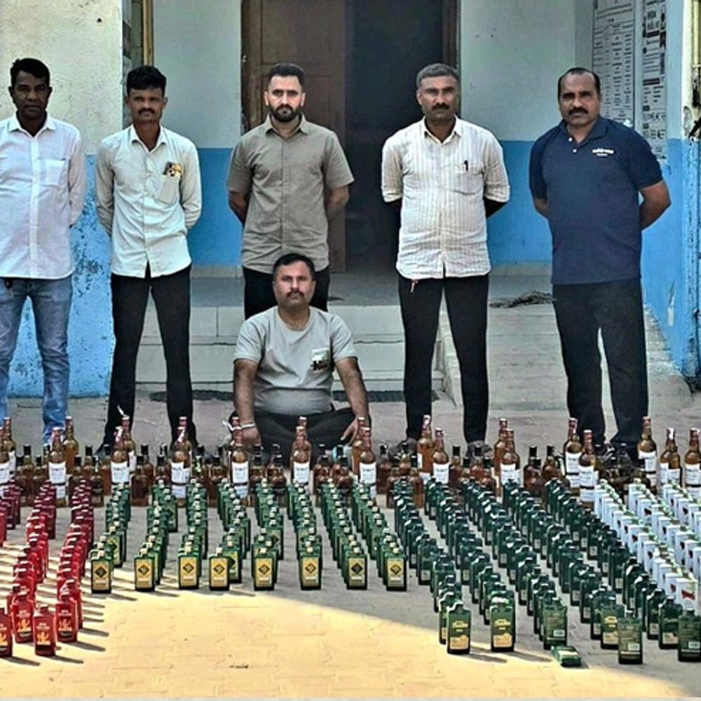 હારીજમાં વેગનઆર કારમાં ગુપ્ત ખાનામાંથી વિદેશી દારૂ ઝડપાયો:4.43 લાખનો મુદ્દામાલ જપ્ત, ખોટી નંબર પ્લેટ લગાવી રાજસ્થાનથી સુરેન્દ્રનગર લઈ જવાતો હતો