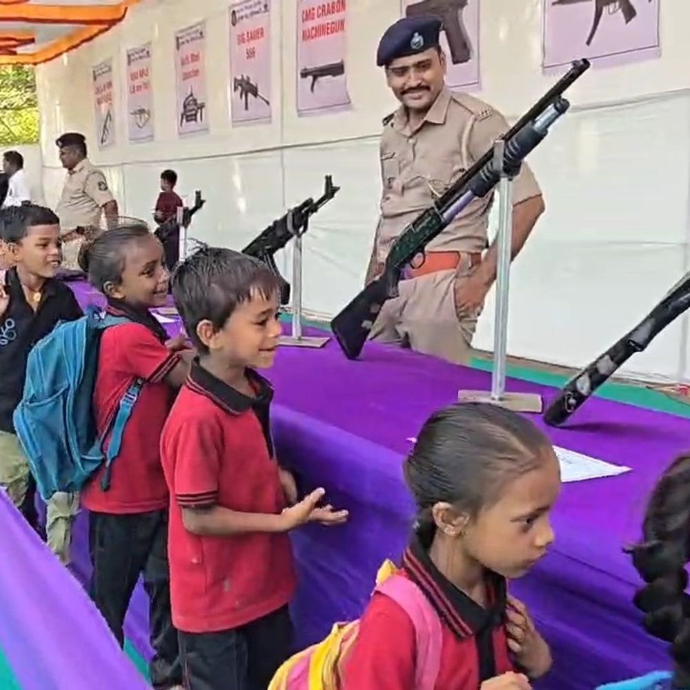ભરૂચ પોલીસ હેડક્વાર્ટર ખાતે શસ્ત્ર પ્રદર્શન શરૂ:આધુનિક હથિયારો અને સુરક્ષા સાધનો જોવા મળશે, 26 ઓક્ટોબર સુધી ખુલ્લું રહેશે
