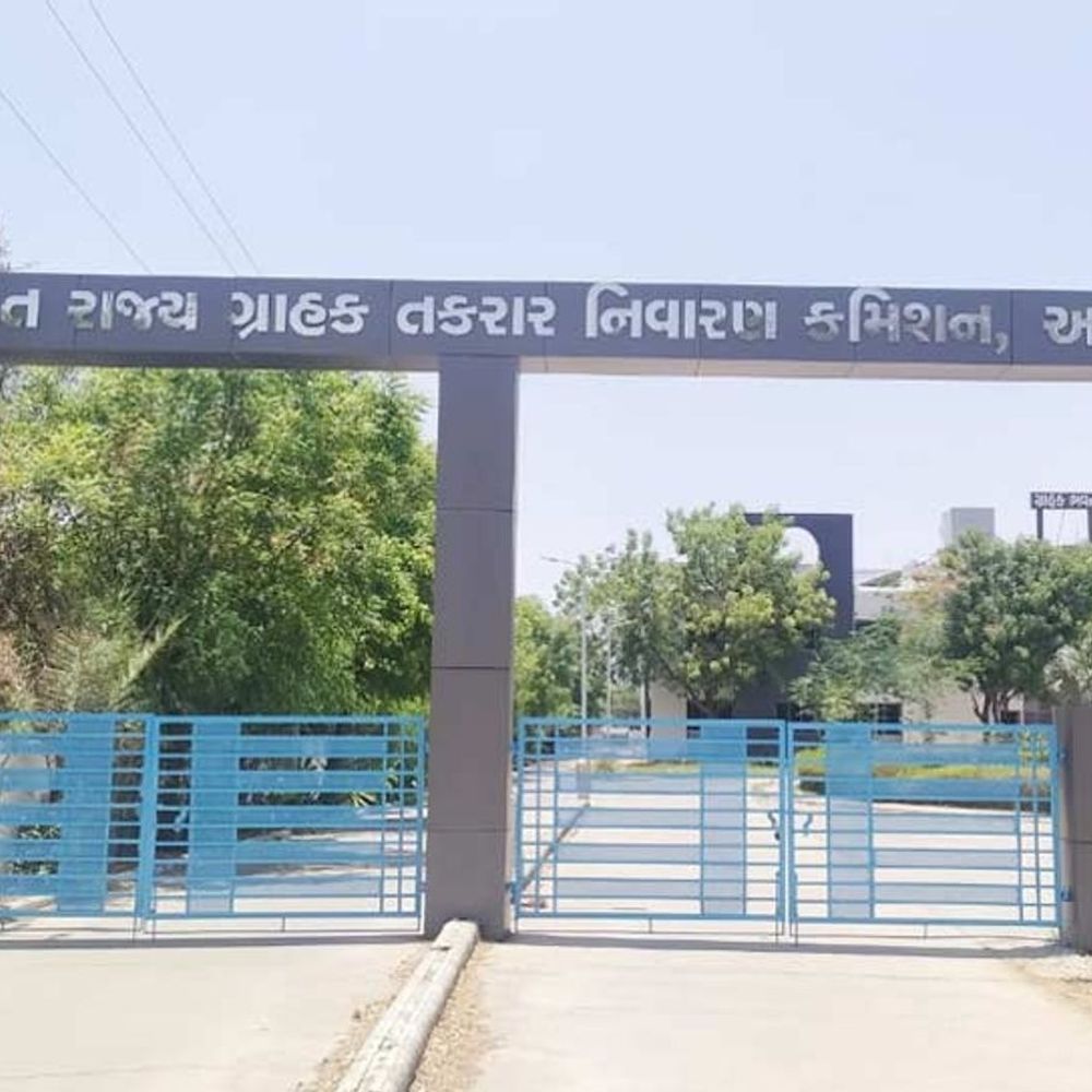 પતિએ કરેલા દાવાની રકમ પત્નીને ચૂકવવાનો ગ્રાહક કોર્ટનો હુક્મ:VVIP મૂવમેન્ટના કારણે પોલીસે રિક્ષા ચોરીની ફરિયાદ લીધી નહોંતી, ક્લેઈમ ફગાવનાર ICICI લોમ્બાર્ડને કોર્ટની ફટકાર