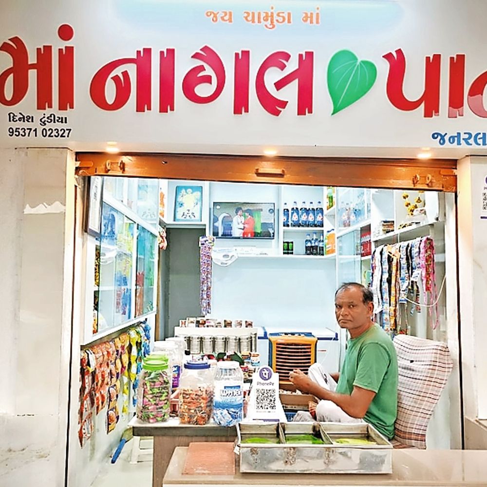 વિકલાંગતાને મહાત:પોલિયોની બીમારીએ બંને પગ નકામા કરી દીધા, યુવાન હિંમત હાર્યા વિના પરિવારનો ટેકો બન્યો