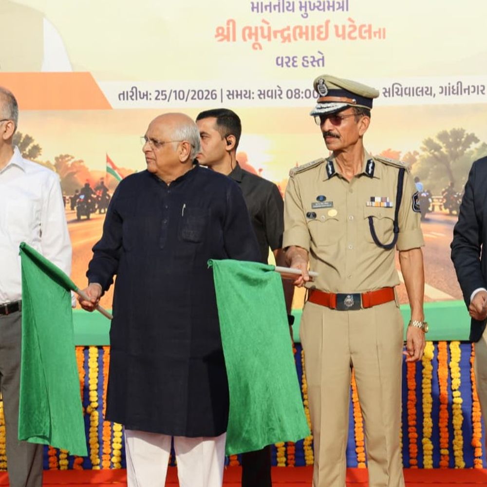 મુખ્યમંત્રીએ સચિવાલયથી નેશનલ બાઇક રેલીને લીલીઝંડી આપી:ફાઇટ અગેઇન્સ્ટ ડ્રગ્સના બુલંદ નારા સાથે બાઇકર્સ સ્ટેચ્યુ ઓફ યુનિટી ભણી રવાના