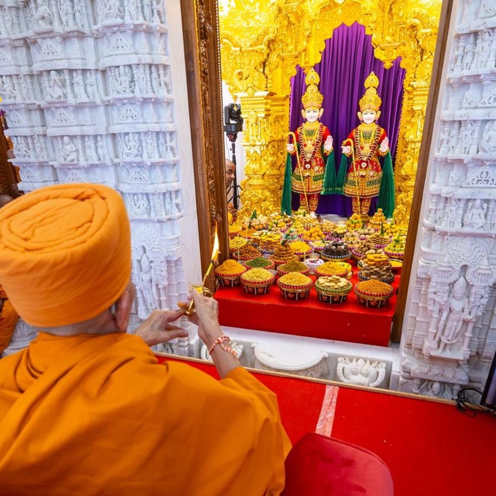 મોરબી BAPS મંદિરમાં મહંત સ્વામી મહારાજે પ્રાણ પ્રતિષ્ઠા કરી:શરદપૂર્ણિમાના પવિત્ર દિવસે વૈદોક્ત મંત્રોચ્ચાર સાથે વિધિ સંપન્ન થઈ