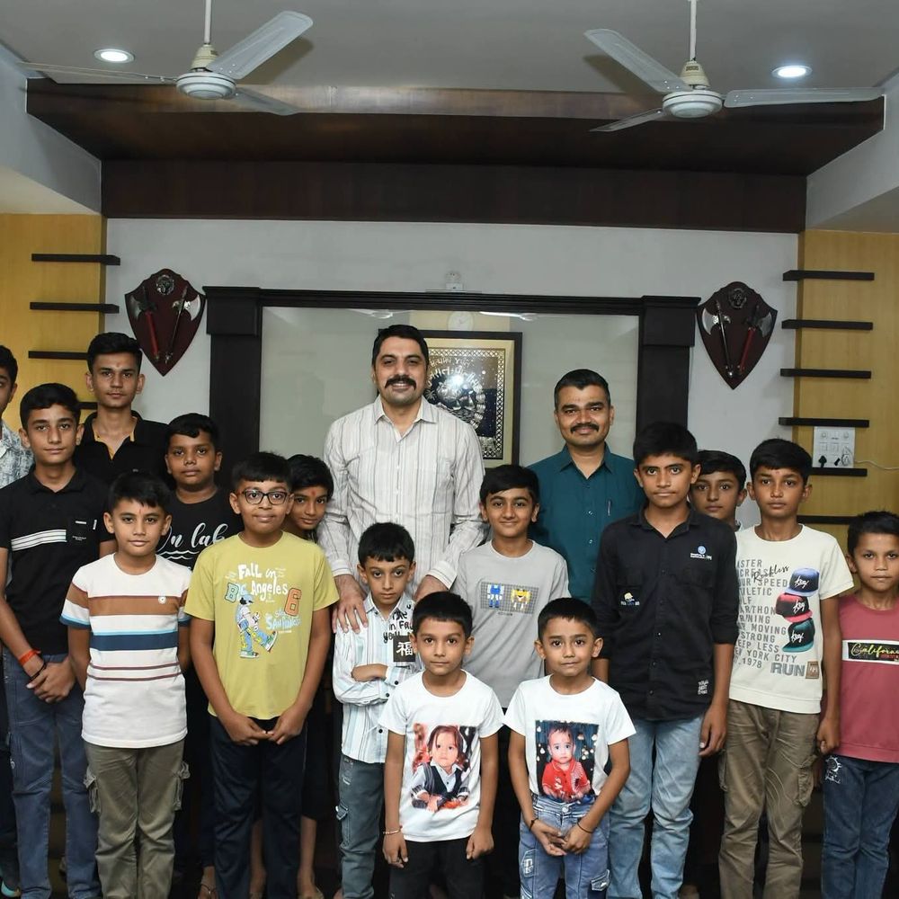 સુરેન્દ્રનગર પોલીસે ચિત્ર અને નિબંધ સ્પર્ધા યોજી:પોલીસ સંભારણા અને રાષ્ટ્રીય એકતા દિવસ નિમિત્તે હેડક્વાર્ટર ખાતે, SP પ્રેમસુખ ડેલુ હાજર રહ્યા