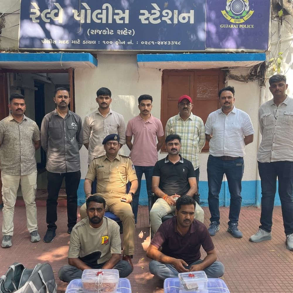 રાજકોટ રેલવે પોલીસની મોટી કાર્યવાહી:રેલવે સ્ટેશન પરથી નારકોટિક્સ પદાર્થની હેરાફેરીનો કર્યો પર્દાફાશ, ગાંજાનાં જથ્થા સાથે બે આરોપીઓને ઝાપી પાડ્યા