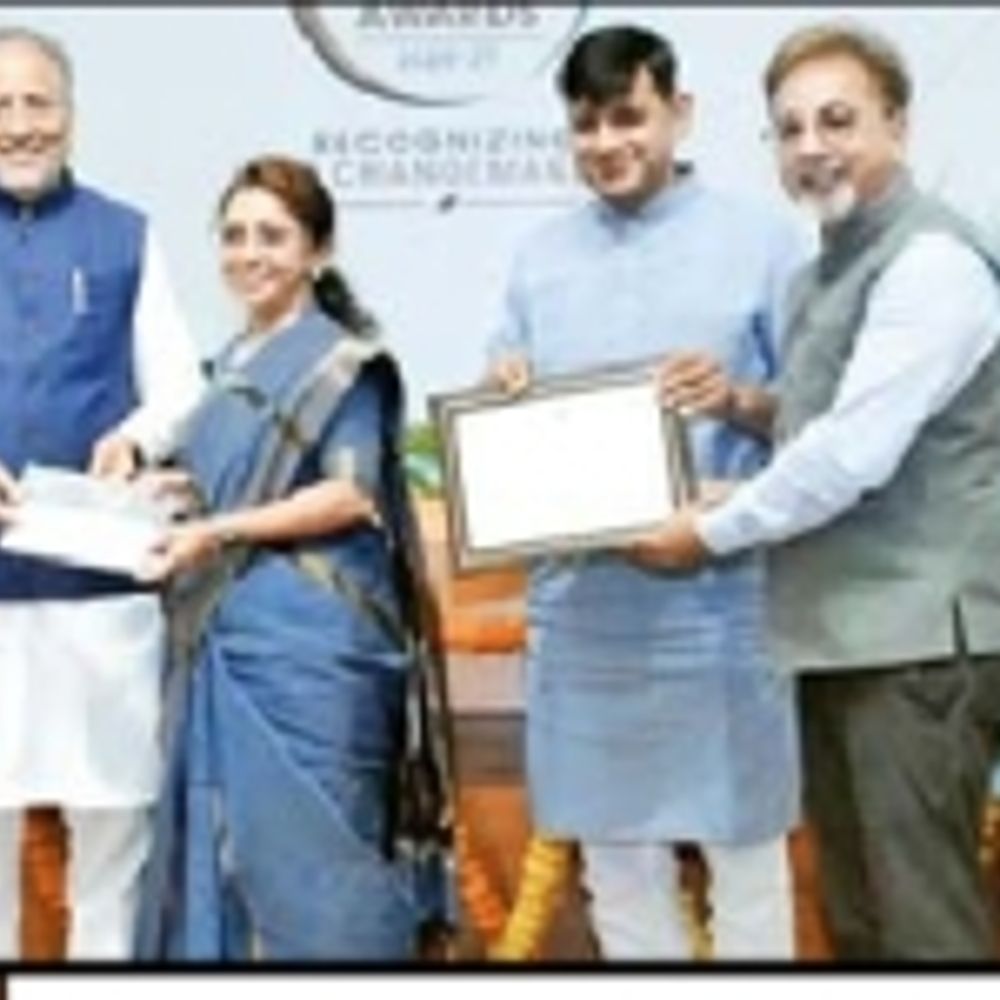 મંડે પોઝિટીવ:પ્રોફેસર દંપતીએ કિચન વેસ્ટમાંથી અગાસી પર બનાવ્યો બાયોગેસ પ્લાન્ટ, મહિને 2 હજારની બચત, 8 વર્ષમાં 6 ટન કચરો ડમ્પિંગ સાઈટ જતો અટકાવ્યો
