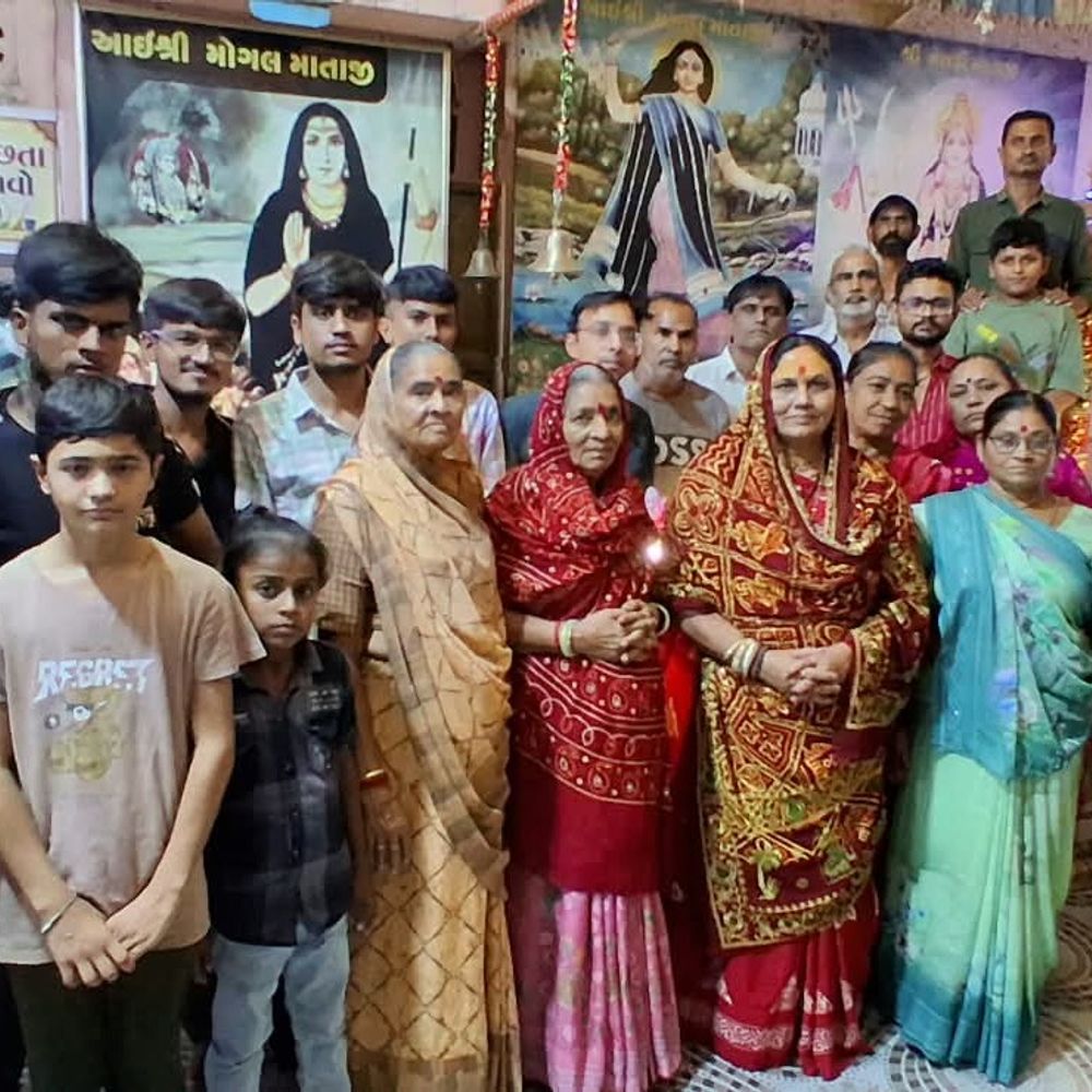 ધ્રાંગધ્રામાં મા મોગલના પ્રાગટ્ય દિવસે 451 દીકરીને લાણી વિતરણ:મોગલ મેલડી યુવા ગ્રુપ દ્વારા ભક્તિભાવપૂર્વક ઉજવણી કરાઈ