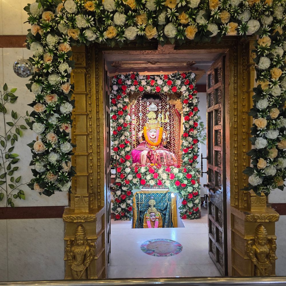 હિંમતનગરમાં હરસિદ્ધિ માતાજીના ગરબાનું ઉત્થાપન:શુભ મુહૂર્તમાં આરતી બાદ 'બોલ માડી અંબે'ના નાદ સાથે ગરબાનું વિસર્જન કરાયું, ભક્તોએ દૂધ પૌવાનો પ્રસાદ લીધો