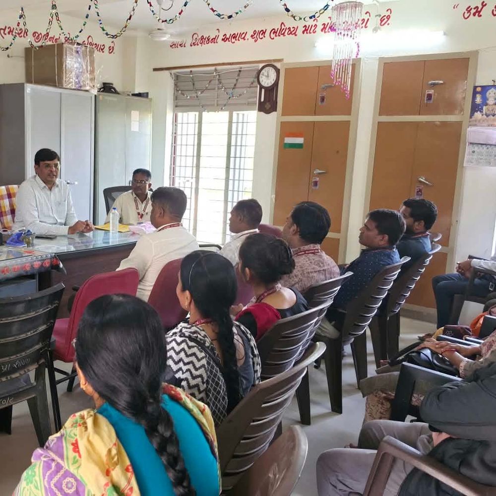 શિક્ષણ અધિકારીએ શહેરા-ગોધરાની શાળાઓની મુલાકાત લીધી:પંચમહાલના કિરીટ પટેલે શૈક્ષણિક કામગીરીની સમીક્ષા કરી
