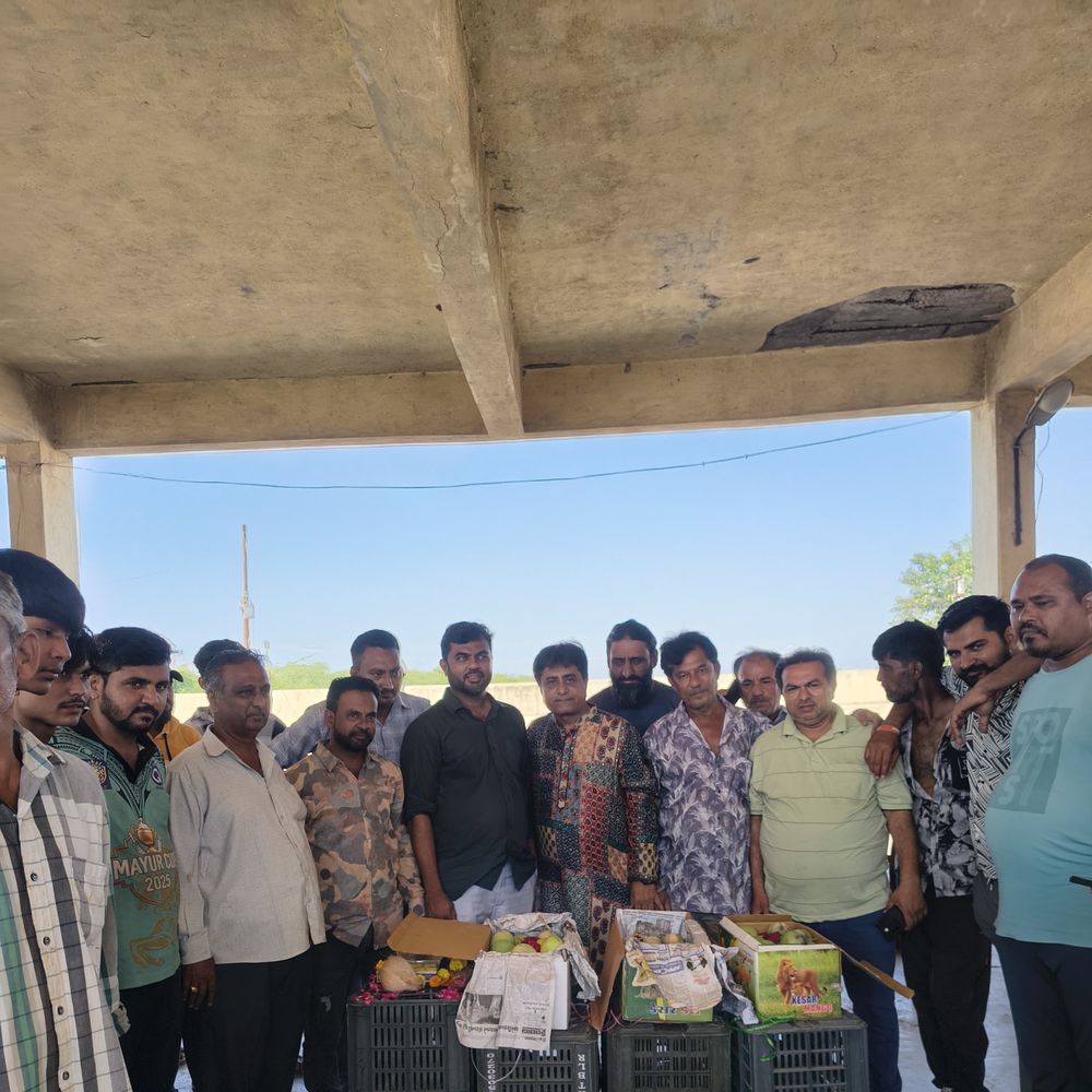 જૂનાગઢ અને પોરબંદરમાં કમોસમી કેરીની કિંમતમાં આસમાન-જમીનના તફાવતથી આશ્ચર્ય:ઓક્ટોબરમાં કેસર કેરીનું આગમન : પોરબંદરમાં કિલોના રૂ. 1400, જૂનાગઢમાં રૂ.230 ભાવ મળ્યા
