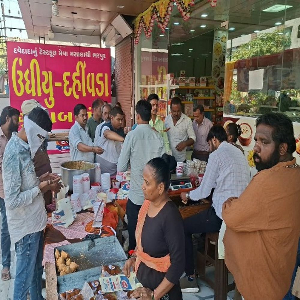 ગોહિલવાડમાં શરદપૂર્ણિમાની ઉજવણી:શરદ પૂર્ણિમા પર ઊંધિયું અને ગુલાબજાંબુની જમાવટ, મોંઘવારી વચ્ચે પણ ભાવમાં કોઈ વધારો નહીં
