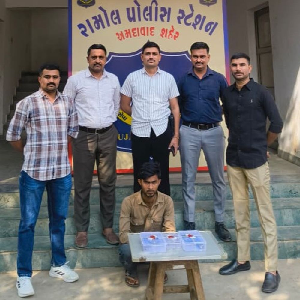 સીટીએમ એક્સપ્રેસ હાઇવે પરથી મહારાષ્ટ્રનો કેરિયર હથિયાર સાથે ઝડપાયો:પોલીસે બે પિસ્તોલ-કારતૂસ જપ્ત કરી, સપ્લાયર-મંગાવનારના નામો ખુલતા ત્રણેય સામે ખુનો