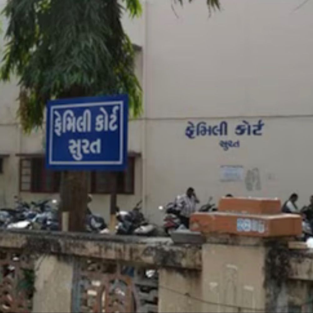વહુને કાઢવા સાસુ રાત્રે ‘ભૂત’ બનતી:‘અહીંથી જતી રહે, નહીંતર તારું સારું નહીં થાય’ કહી ડરાવતી, સંસાર બચાવવા લડતી પત્નીની કોર્ટમાં જીત