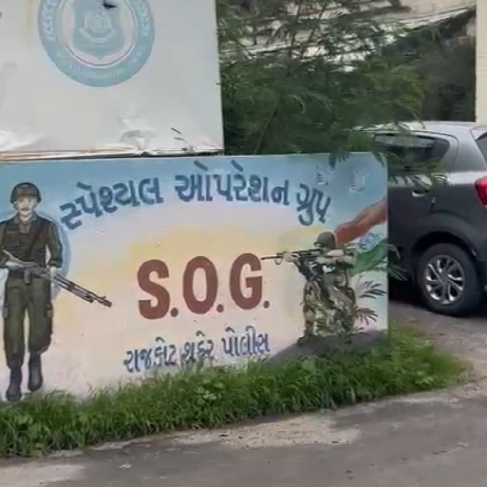 રાજકોટમાંથી મહિલા હાઈબ્રીડ ગાંજાના જથ્થા સાથે ઝડપાઇ:સામાન્ય ગાંજા કરતા અતિ તીવ્ર અને MD ડ્રગ્સ જેટલુ નશાનું પ્રમાણ હાઈબ્રીડ ગાંજામાં હોય છે જેની એક કિલોગ્રામની કિંમત રૂ.35 લાખ