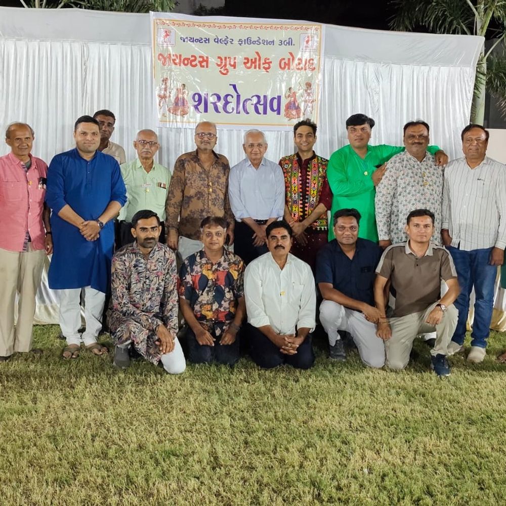 બોટાદ જાયન્ટ્સ ગ્રુપ દ્વારા શરદોત્સવની રંગારંગ ઉજવણી:સભ્યો અને મહેમાનોએ ગરબે રમી આનંદ માણ્યો, વિજેતાઓને ઇનામ અપાયા