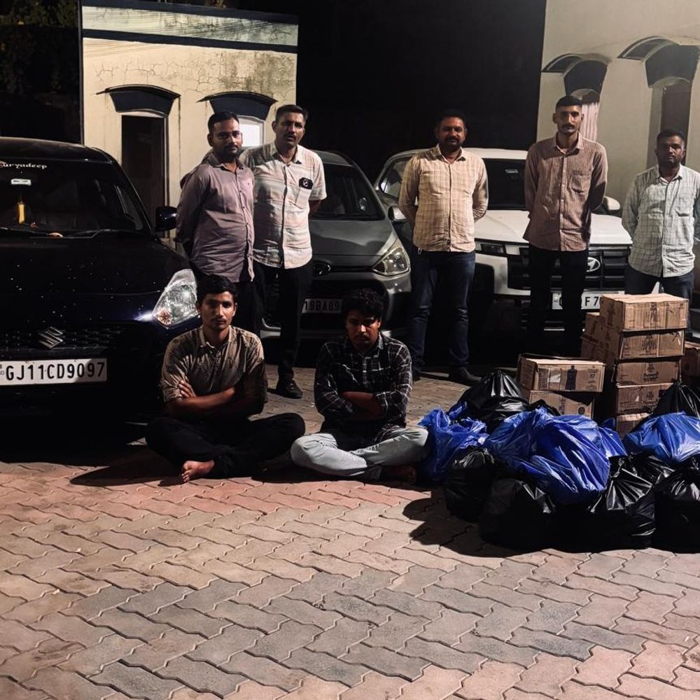 દિવાળી પહેલા વિદેશી દારૂનો જથ્થો ઝડપાયો.:જૂનાગઢ ક્રાઈમ બ્રાન્ચે મેંદરડા પંથકમાં દરોડો પાડી લાખો રૂપિયાના વિદેશી દારૂ અને વાહનો સાથે બે શખ્સોને દબોચી લીધા