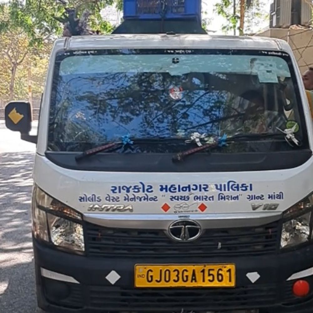 ઘરે-ઘરેથી કચરો એકત્ર કરવાના કામમાં લાલીયાવાડી:રાજકોટ મનપા દ્વારા ટીપરવાનની અનિયમિતતાને લઈ એજન્સીઓનું 3 માસનું રૂ. 33 કરોડનું બિલ અટકાવાયું, ફરિયાદો મળતા પદાધિકારીઓ એક્શન મોડમાં