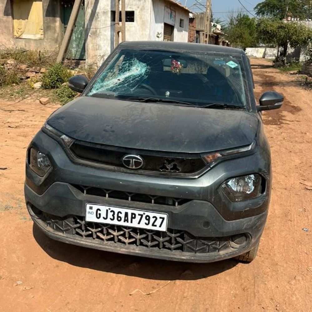 મોરબીના પ્રેમજીનગરમાં વાંકાનેરના યુવાન પર હુમલો:અગાઉની ફરિયાદનો ખાર રાખી બે શખસોએ કારના કાચ તોડી ધમકી આપી