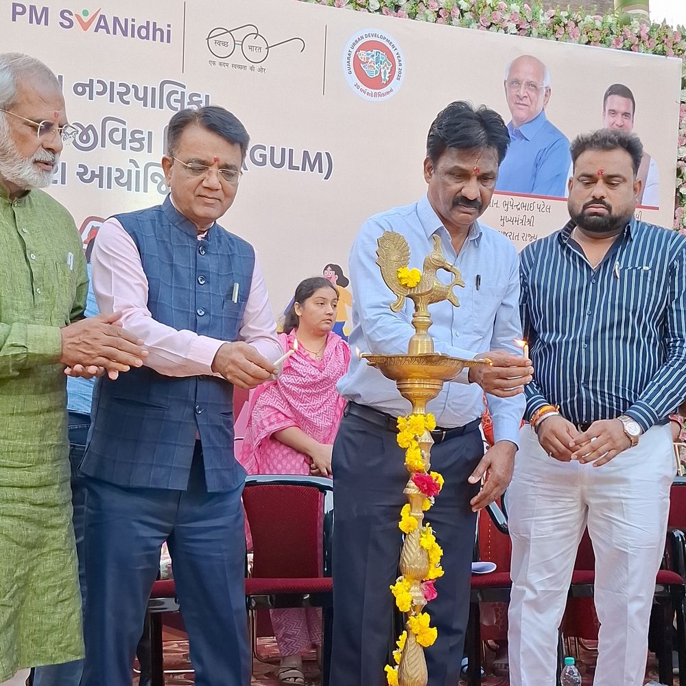 ભરૂચમાં 50 સ્ટોલ સાથે સ્વદેશી મેળો શરૂ:મહિલાઓ અને શહેરી ફેરિયાઓને સ્થાનિક ઉત્પાદનો વેચવાની તક મળશે;10 દિવસ ચાલશે મેળો