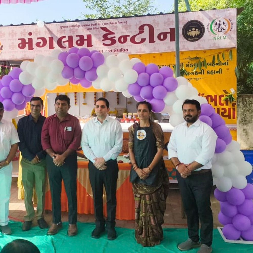 ભુજ તાલુકા પંચાયતમાં 'મંગલમ કેન્ટીન' શરૂ:સખી મંડળની બહેનોને સ્વરોજગાર, અરજદારો અને કર્મચારીઓને ભોજન-નાસ્તાની સુવિધા મળશે
