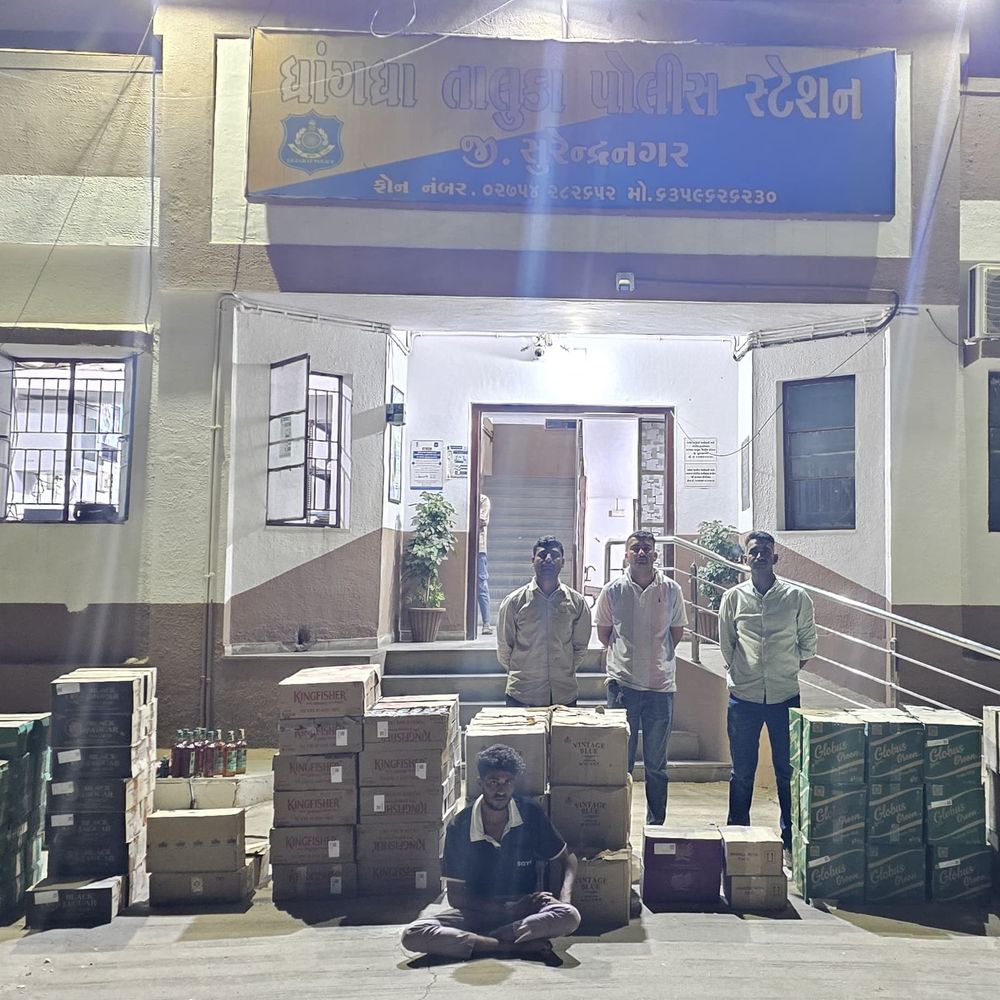 ધ્રાંગધ્રા હાઇવે પરથી વિદેશી દારૂ ભરેલી ટ્રક ઝડપાઈ:સફેદ પથ્થરની આડમાં લઈ જવાતો ₹29.79 લાખનો મુદ્દામાલ જપ્ત;એક આરોપીની ધરપકડ, ત્રણ ફરાર