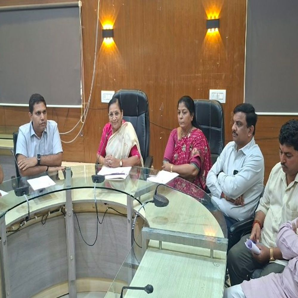 પ્રથમવાર બોરતળાવ ખાતે ભારતીય વાયુસેનાનો ભવ્ય ‘સૂર્યકિરણ એર શો’ યોજાશે:ભારતીય વાયુસેનાનો ‘સૂર્યકિરણ એર શો’ ભાવનગરની ઓળખને નવી ઊંચાઈએ લઈ જશે - કેન્દ્રીય રાજ્યમંત્રી નિમુબેન બાંભણીયા
