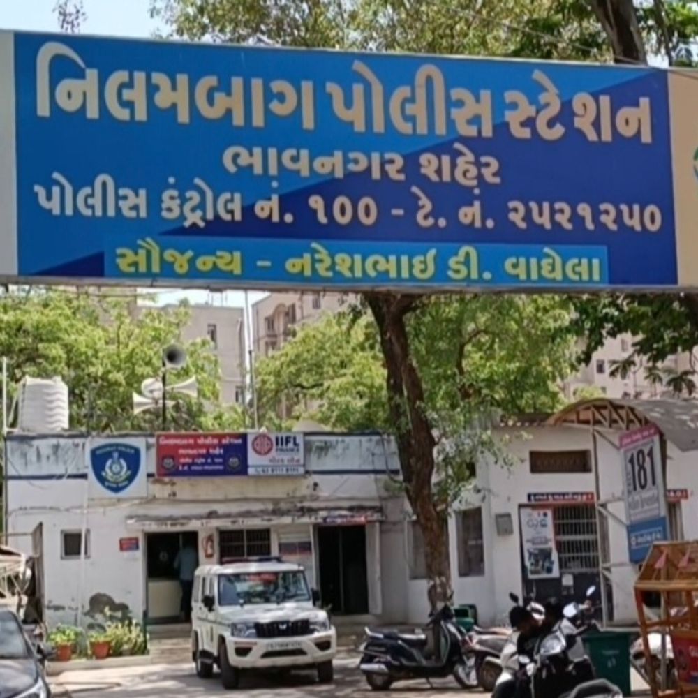 પાનવાડી PWD ક્વાર્ટરમાં 1.90 લાખના સોનાના દાગીનાની ચોરી:પરિવાર નવરાત્રિ પૂર્વે ચંદીગઢના અંબાલા વતનમાં ગયો અને તસ્કરોએ બંધ મકાનમાં ધાડ પાડી