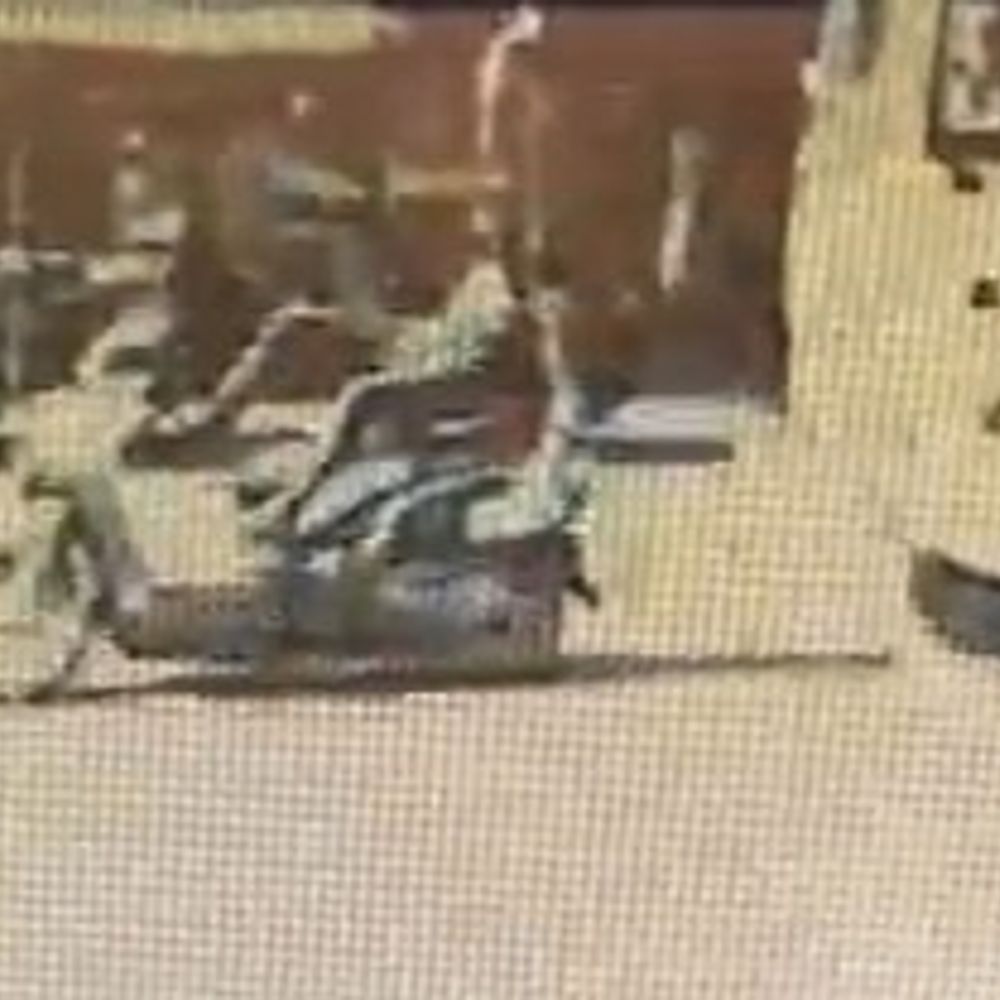 સીટી બસની ટક્કરે યુવાન ફંગોળાયો:CCTV : રાજકોટના યાજ્ઞિક રોડ પર એકટીવા પર જતાં યુવાને અચાનક બ્રેક મારતા અકસ્માત સર્જાયો