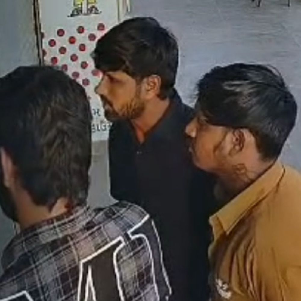બોખરીયા ગેંગનો આતંક:રાયસણની સોસાયટીમાં ગેરકાયદે PG સામે અવાજ ઉઠાવતા વેપારી પર જીવલેણ હુમલો, આરોપીઓ વિરુદ્ધ ગુનો નોંધાયો