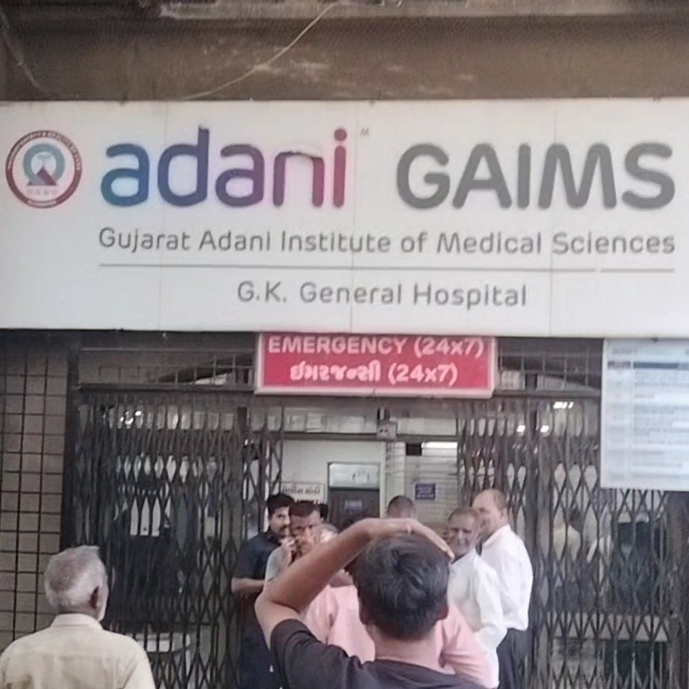સલાયામાં મકાન-જમીનના વિવાદમાં બે જૂથ વચ્ચે હિંસક અથડામણ:ધારીયા, પાઇપ અને પથ્થરો વડે હુમલો કરાતાં અનેક લોકો ઘાયલ, ઇજાગ્રસ્તોને માંડવી બાદ ભુજની જી.કે. જનરલ હોસ્પિટલ ખસેડાયા