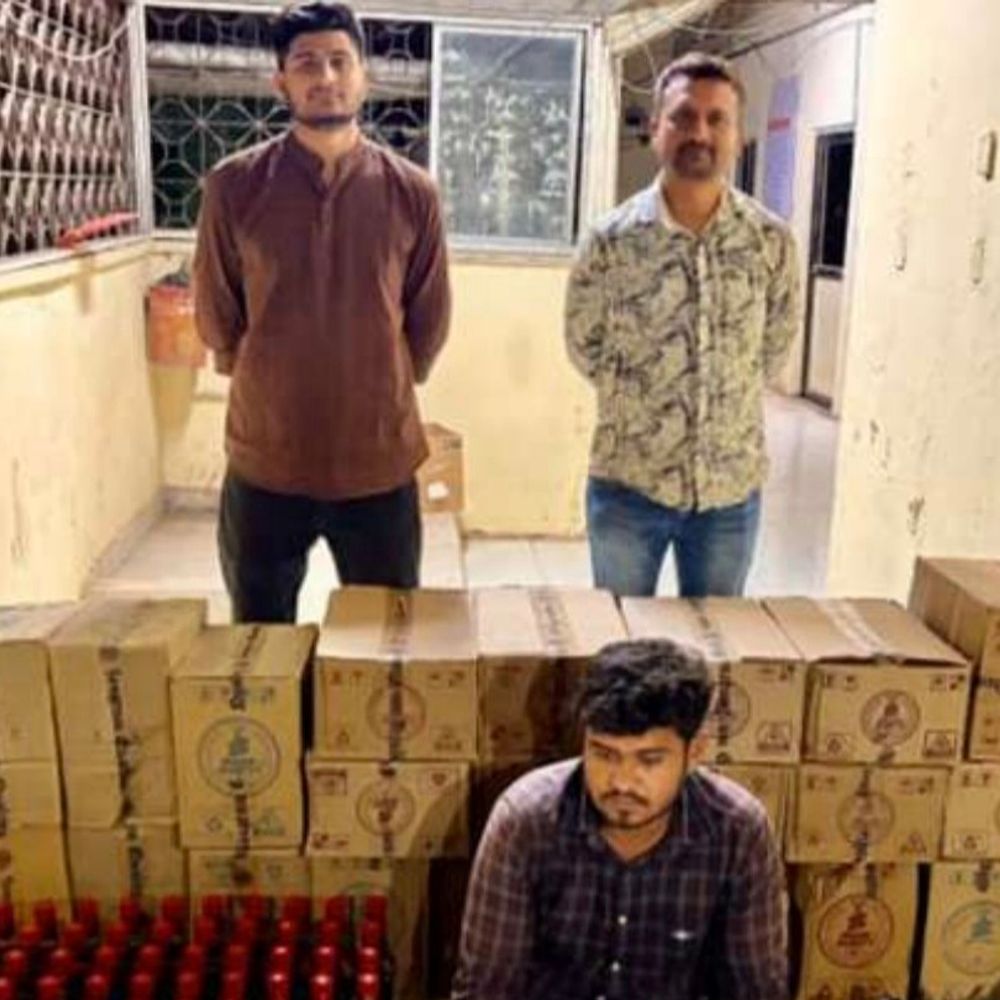 દિલ્હી- મુંબઈ એક્સપ્રેસ હાઈવે પર કારમાંથી દારૂ ઝડપાયો:રૂ.6.01 લાખનો મુદ્દામાલ કબજે; રાજસ્થાનનો એક આરોપી પકડાયો, બીજો ફરાર