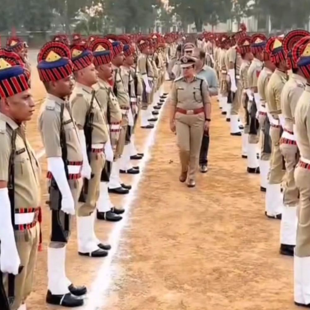 રેન્જ DIG વિધિ ચૌધરીએ ગોધરામાં વાર્ષિક ઇન્સ્પેક્શન કર્યું:પોલીસ ગ્રાઉન્ડમાં યોજાયેલી પરેડમાં અધિકારીઓ અને કર્મચારીઓ હાજર રહ્યા