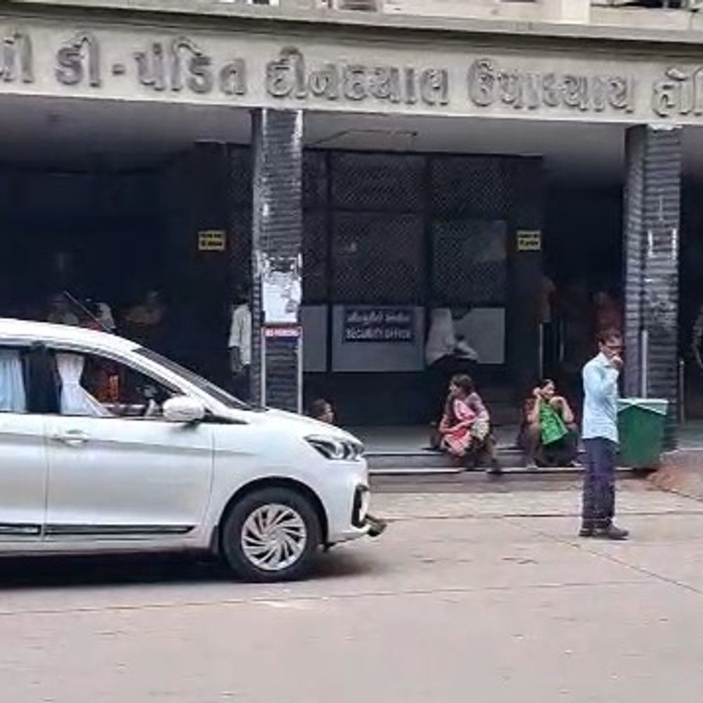 રાજકોટમાં આર્થિક ભીંસથી કંટાળી યુવાનનો આપઘાત:PSI ની પરીક્ષામાં નાપાસ યુવાનનું ઝેરી દવા પી જતા સારવારમાં મોત, લૂંટ - હત્યાના પ્રયાસનો આરોપી પોલીસ જાપ્તામાંથી ફરાર