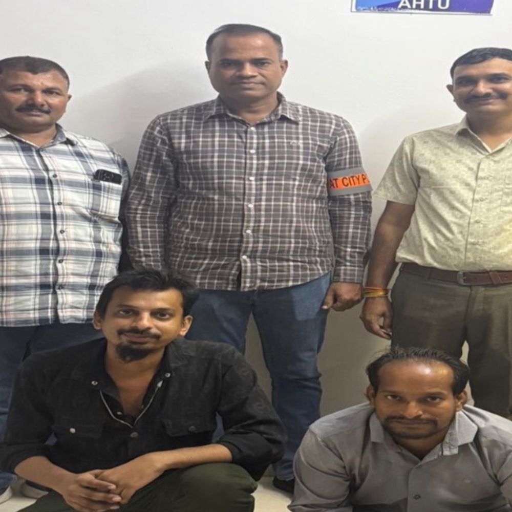 15 થી 17 વર્ષના 3 સગીરો મુક્ત:મિલેનિયમ ટેક્સટાઇલ માર્કેટમાં બાળ મજૂરી કરાવતા બે ઈસમો ઝડપાયા, લાંબી મજૂરી છતાં માત્ર 250 રૂપિયા ચૂકવાતા