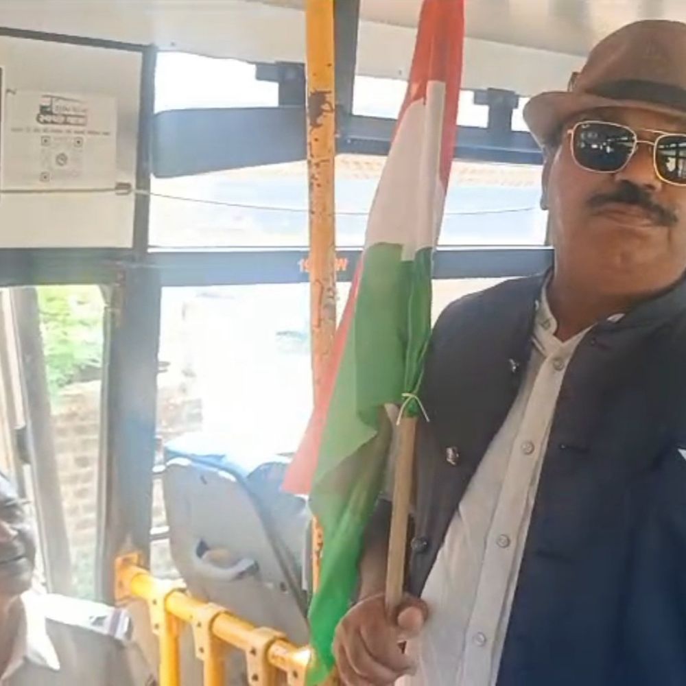 'મોદી સાહેબ તમે ના આવો, બધા હેરાન થાય છે':PMના કાર્યક્રમમાં જઈ રહેલા વડોદરાના કોટંબીના સરપંચની અટકાયત, વીડિયો બનાવી સરપંચે હૈયાવરાળ ઠાલવી
