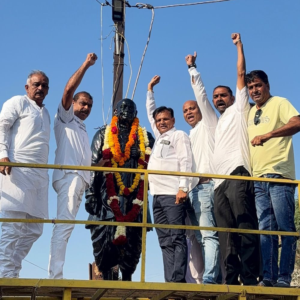 પાટણમાં સરદાર પટેલની જન્મજયંતિએ કાર્યક્રમો યોજાયા:રાજકીય પક્ષો અને સંસ્થાઓએ પ્રતિમાને પુષ્પાંજલિ અર્પી; યુવા સંગઠને રેલી કાઢી અને રક્તદાન કેમ્પ યોજ્યો