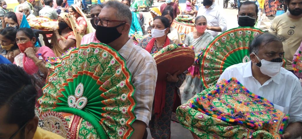50 વર્ષે સેટેલાઈટ વિસ્તારમાં રહેતા પરિવારની મામેરાની ઈચ્છા પૂરી થઈ.