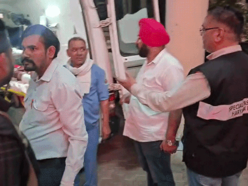दोनों शूटरों को शाहाबाद सरकारी अस्पताल से कुरुक्षेत्र रेफर किया गया।