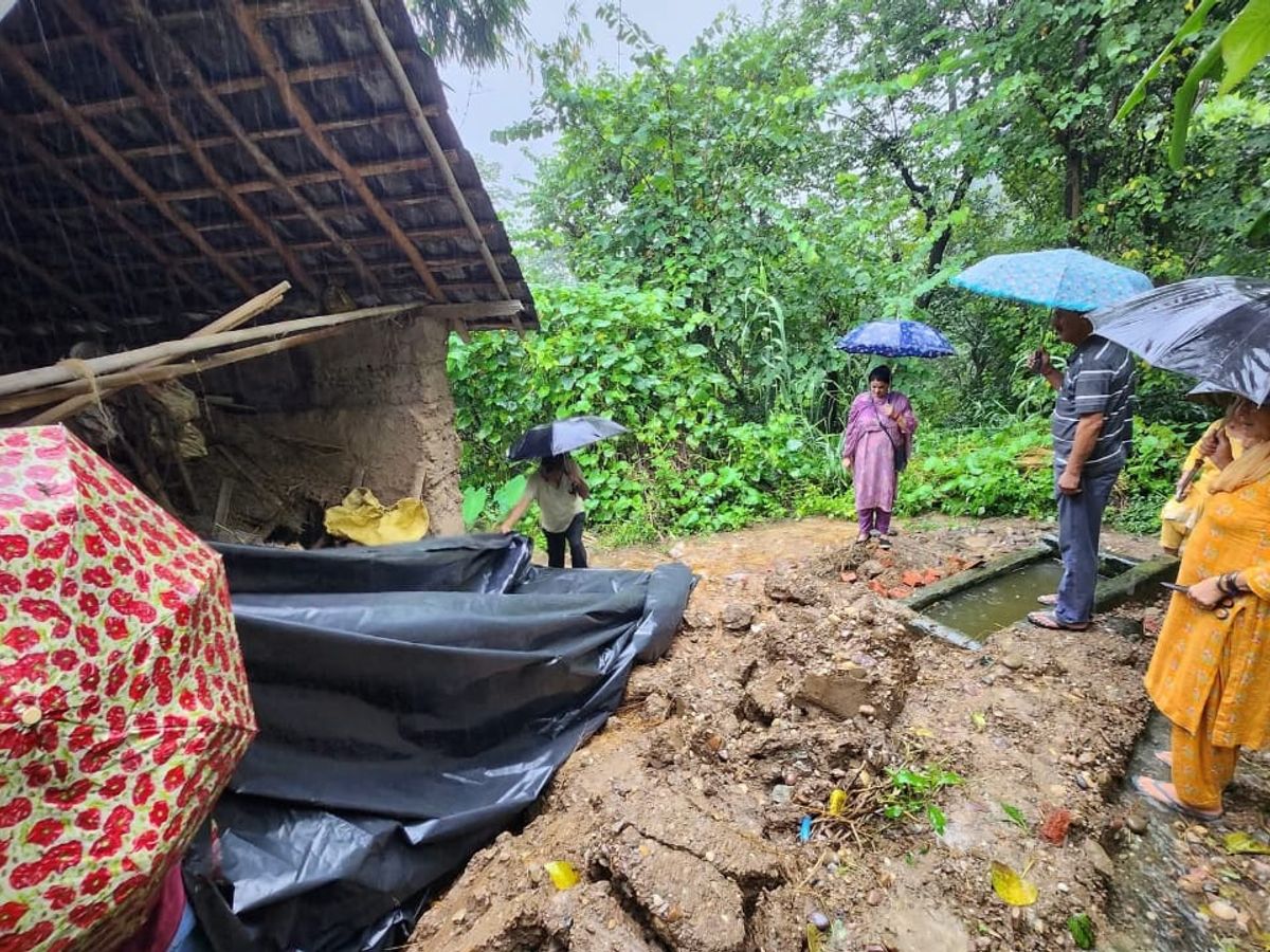 Himachal's Bilaspur hit by cloudburst, landslide lashes Mandi; 10 vehicles  buried, roads swept away | Bhaskar English