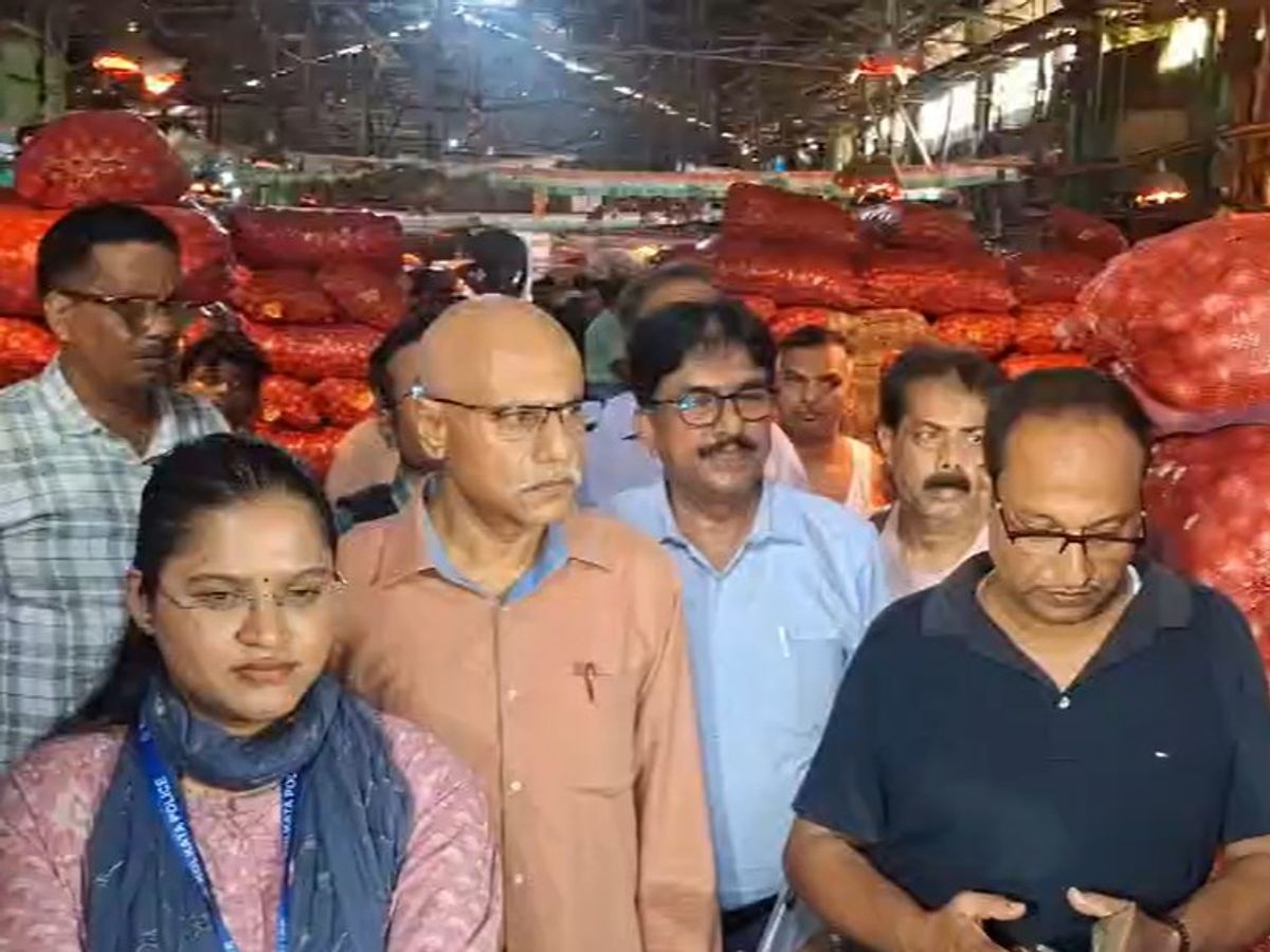 Kolkata markets raided as Enforcement Branch teams inspect sugar, rice, and oil amid rising prices; Chief Minister Suvendu Adhikari warns of action against hoarding
