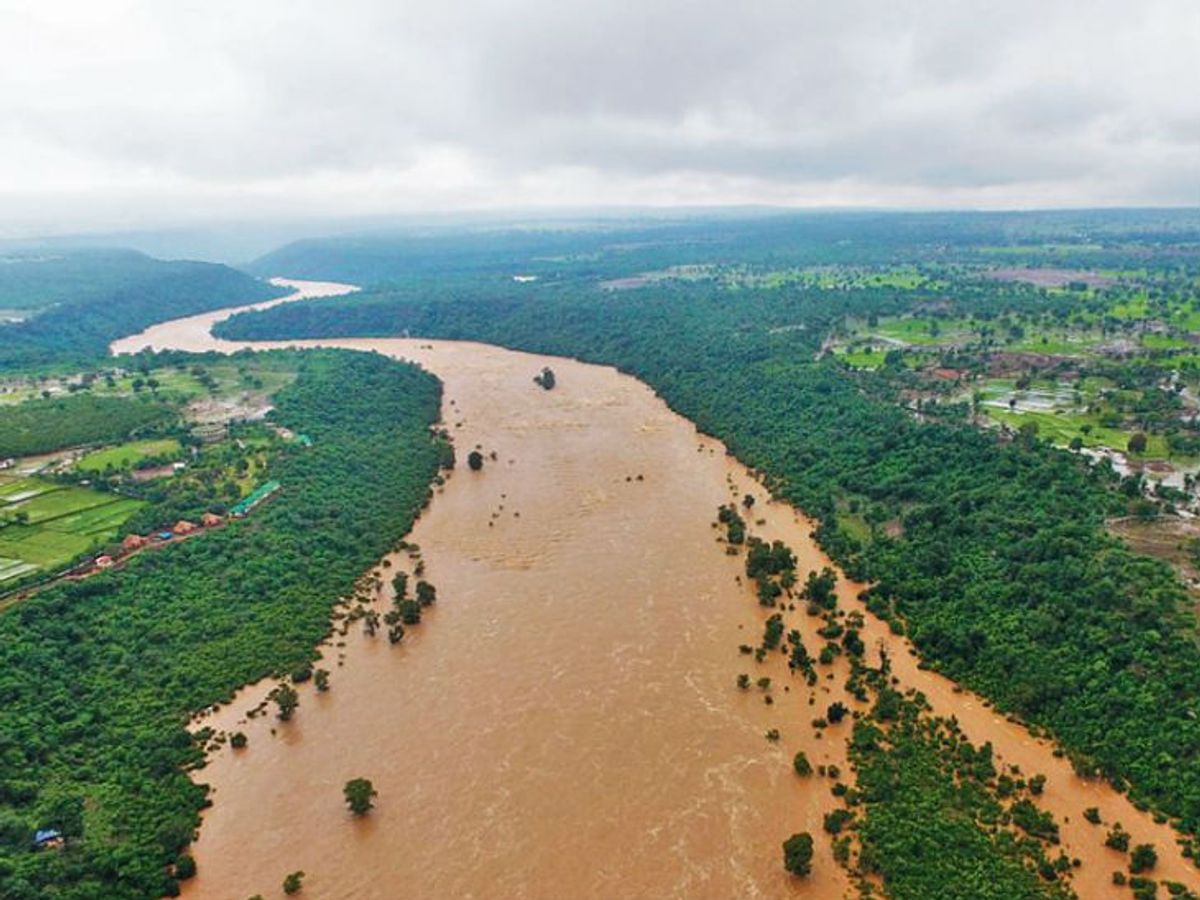 Water level of Indravati river rising from 3 to 4 cm daily incessantly due  to flood in Bastar